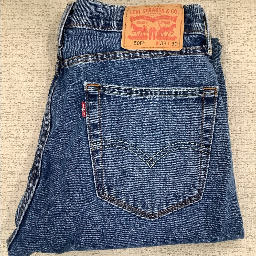 Mens Levi’s  505 regular fit. size 33x30.